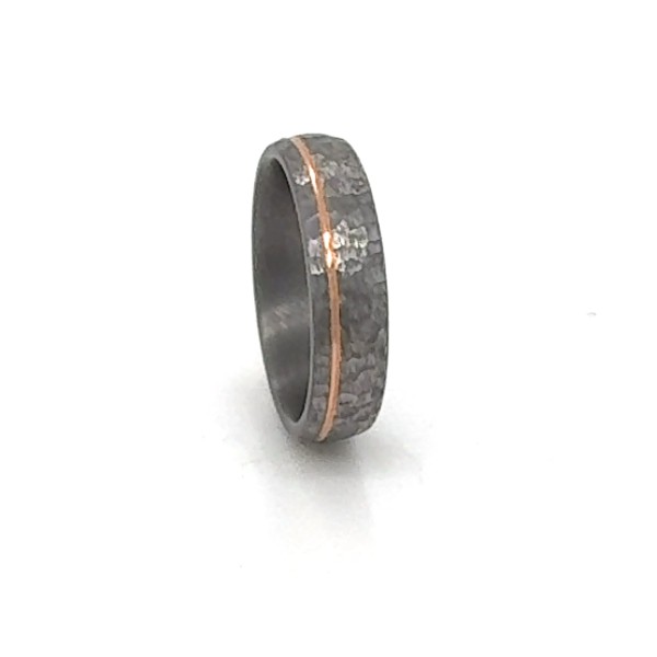 Tantalring mit 585/Rosegold Einlage